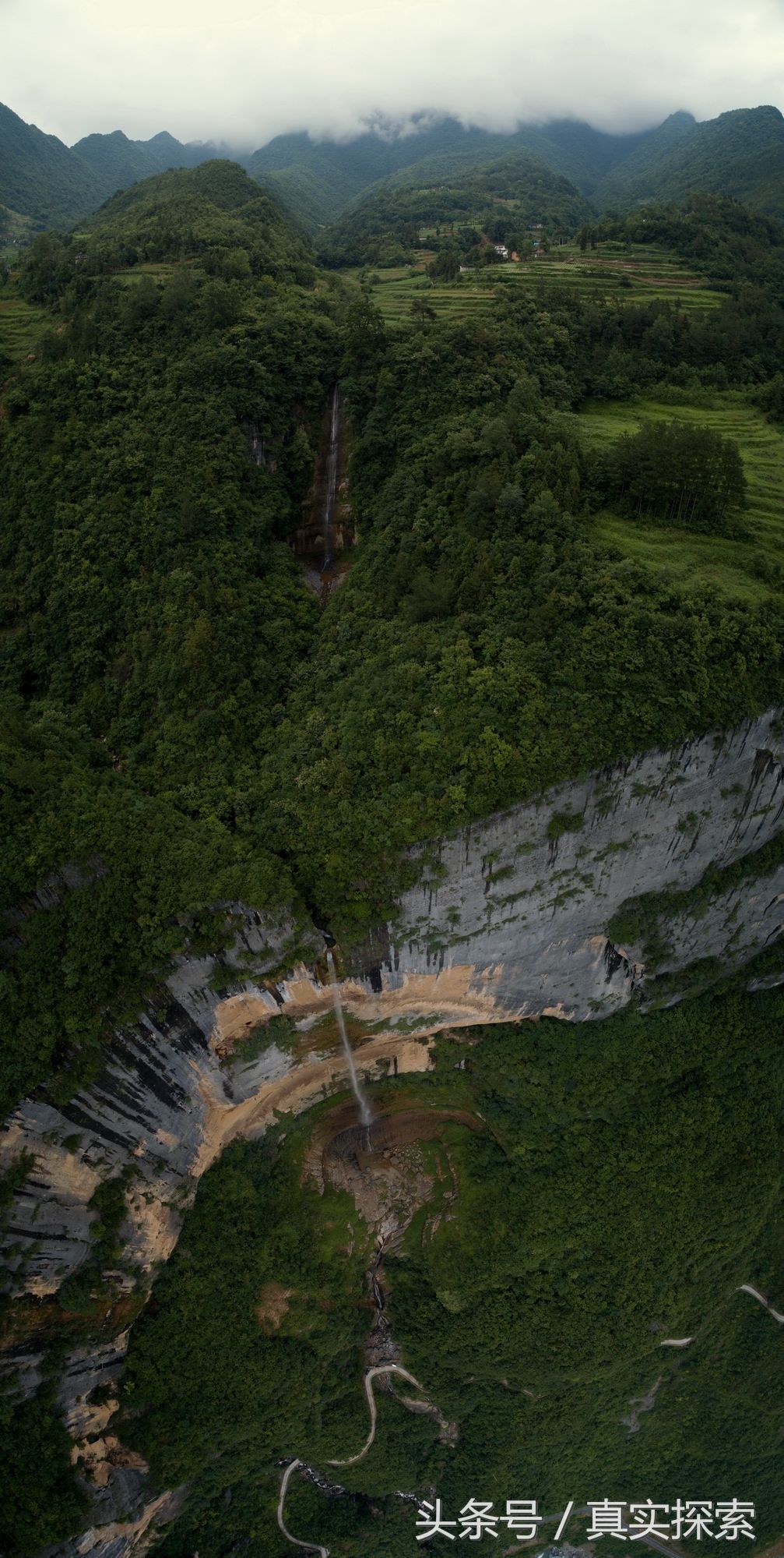 湖北神农架大九湖到重庆巫山当阳大峡谷的罕见超级大瀑布 超百米