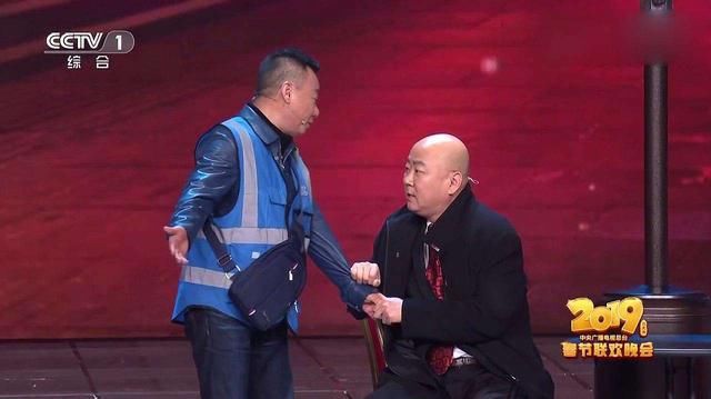 他是春晚常客，倾家荡产陪妻子抗癌21年，现今52岁活成这样