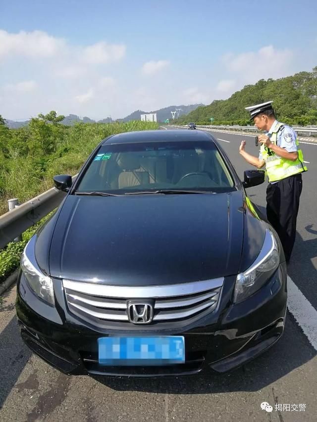 揭阳男子酒后竟在高速路上睡觉,被吊销机动车驾驶证