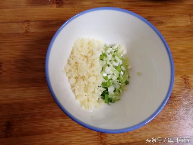 长豆角这样做最好吃，不用炒，不用蒸，给肉都不换，做法简单快速
