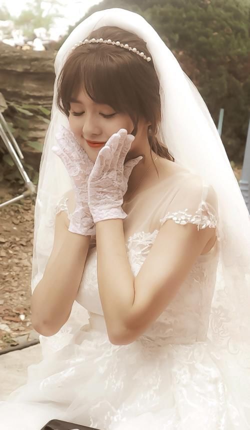 当女星穿上婚纱，喻言特别，白鹿甜美，看到杨紫：甘愿成为你的骑士
