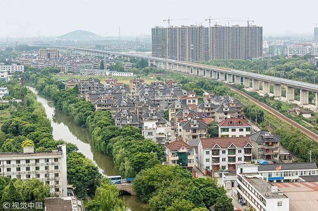 中国现在大量的空房闲置，早已不缺房，但老百姓依旧买不起房