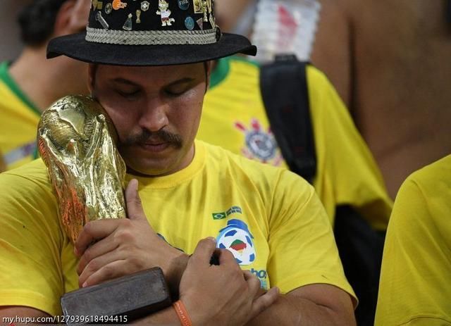 连续四届世界杯出局的五星巴西,还配的上胸前