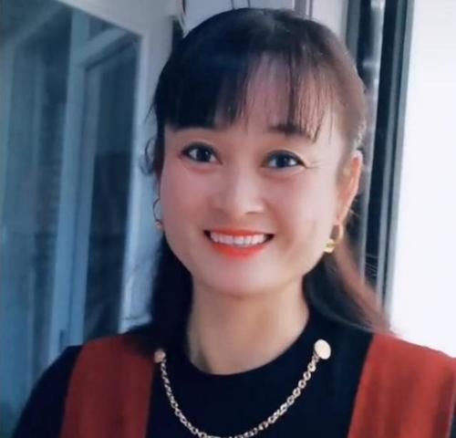 不图朱家的钱！大衣哥儿媳自爆与小伟自由恋爱，看重的是男方人品