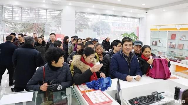 旺旺旺 旺犬送福|《戊戌年》特种邮票发行