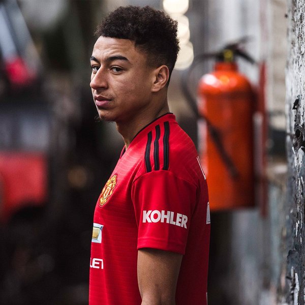 曼联公布新赛季主场战袍,科勒标志现袖口 | 美通