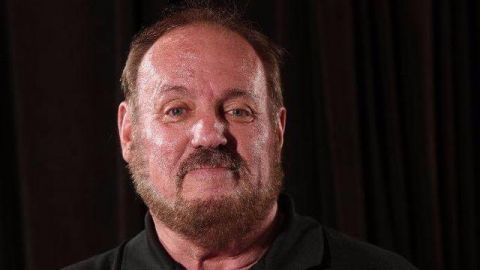 国外男子吃甜甜圈被警察误抓 获赔25万