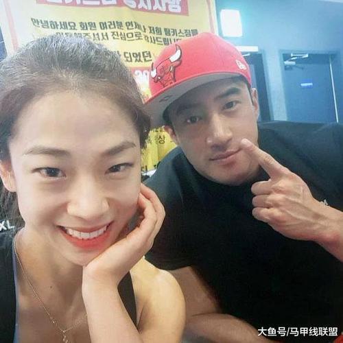 健身可以改善人的外表气质, 女孩身材出众, 从小