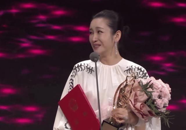 飞天奖女星红毯斗艳：秦海璐高贵优雅，孙俪雪肌亮瞎眼，马伊琍全场最惊艳