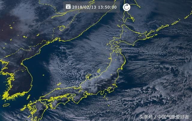 历史首次！日本暴风雪肆虐积雪高达4.3米！路边堆起壮观雪墙