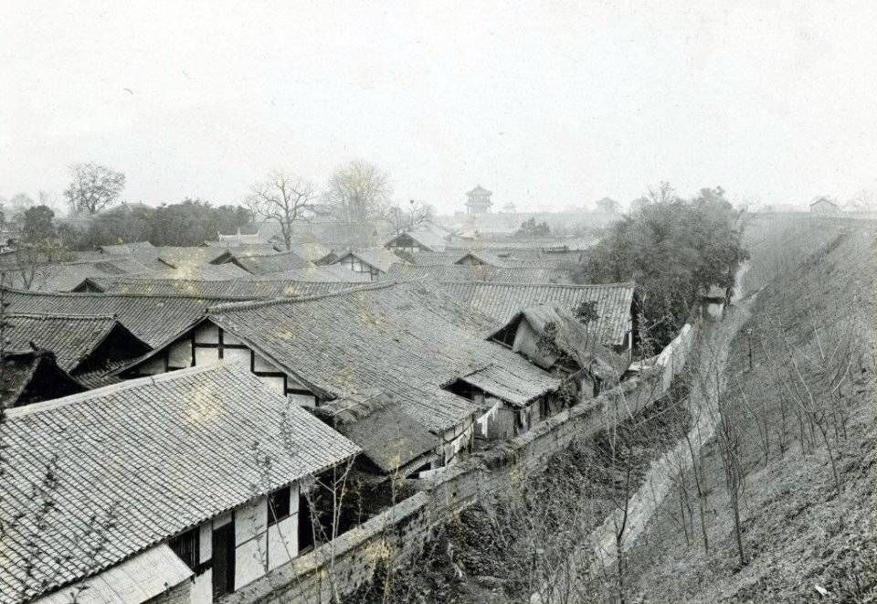 老照片:看看110年前的四川成都是什么样子，街道整齐，静谧祥和