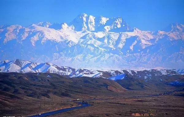 新疆有座被众人膜拜3000多年的神山，美的逆天了！