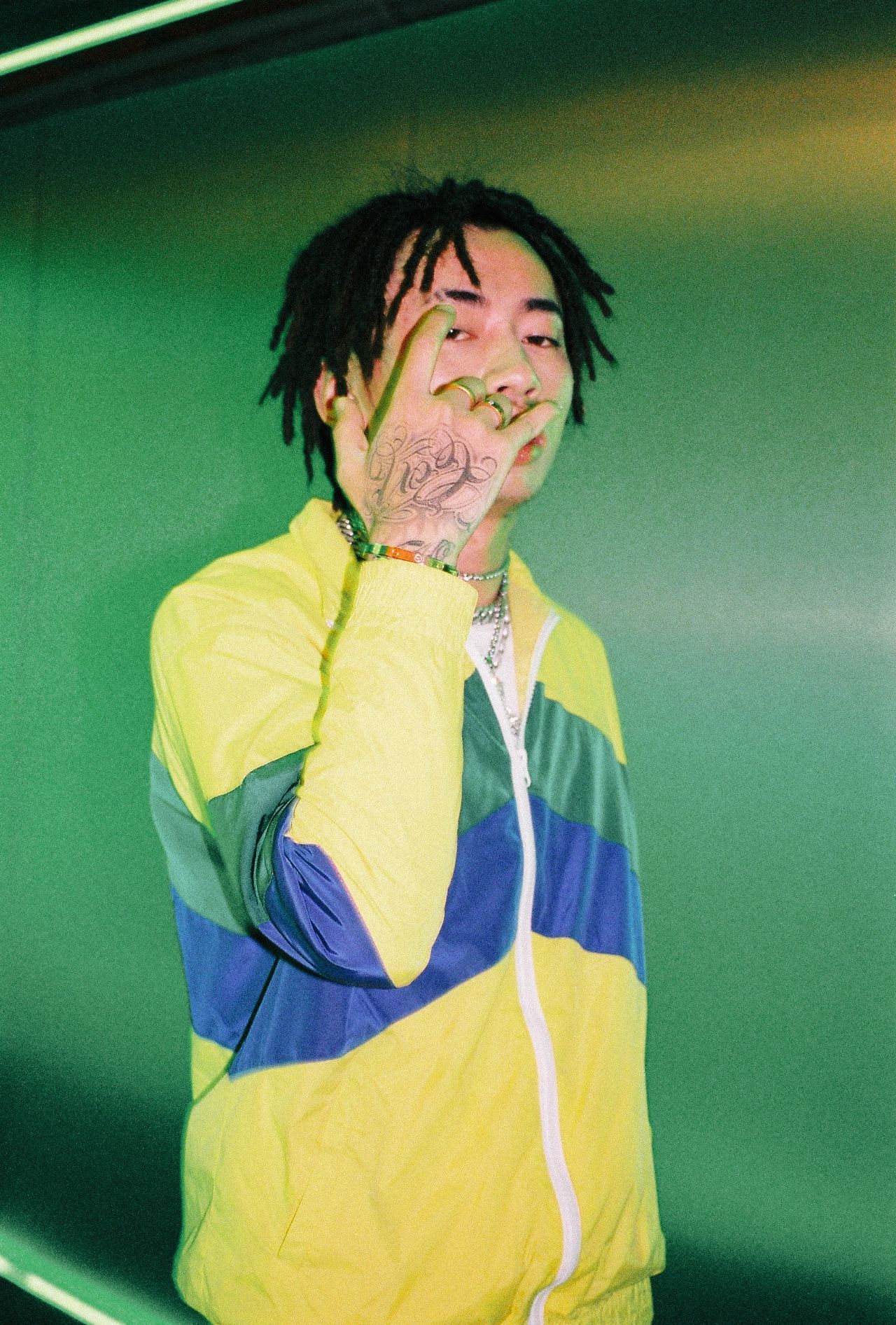 余文乐再掀NB风?马思唯全新单曲发布 | 潮闻快