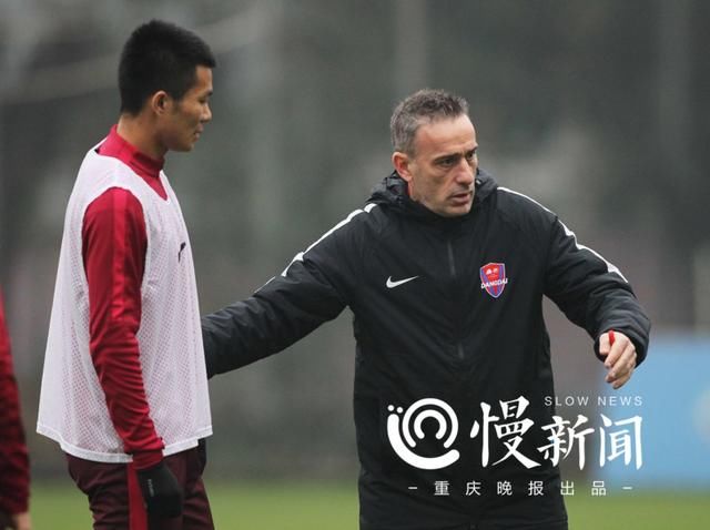 重庆当代力帆新任主帅保罗本托的首堂训练课: