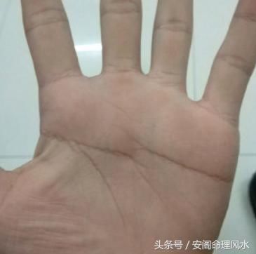 安阁命理风水：“两边不碰头，婚姻难到头”，一生婚姻难顺的手相