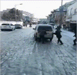 搞笑GIF:喵,我被主人击倒了 fg电子和mg电子平台秤