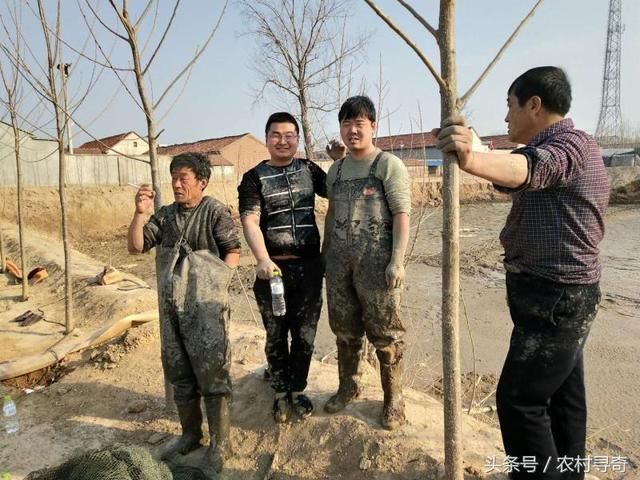 雨过天晴，农村小伙看到河里的大家伙后忍不住出手了