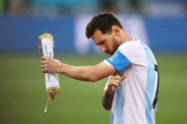 0射+传球比门将少!佛系梅西遭媒体狂批 这状态