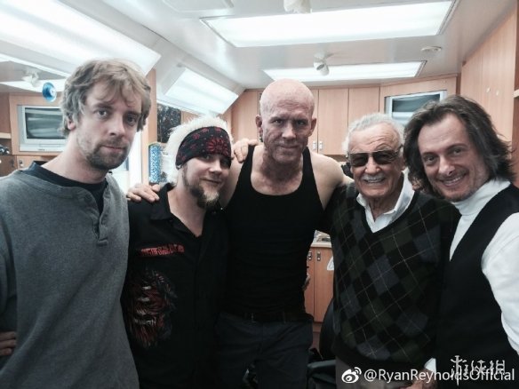 《死侍2:我爱我家》纪念斯坦李海报 独家片尾