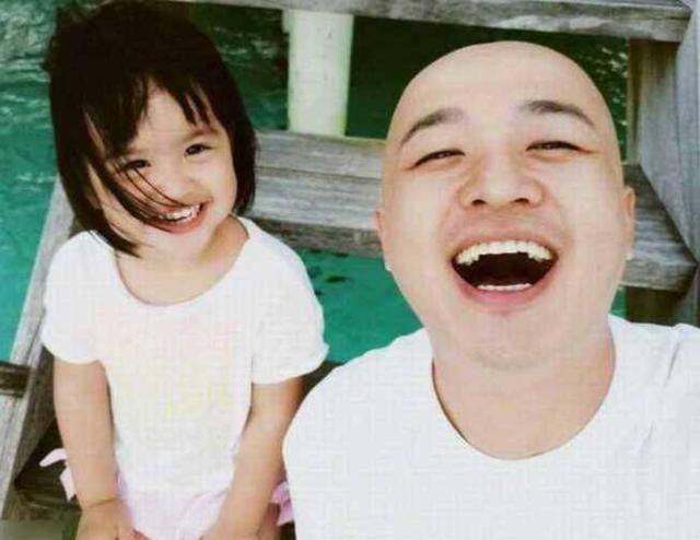 包贝尔女儿长大了，当初被说丑萌，如今颜值开始向妈妈包文婧靠拢