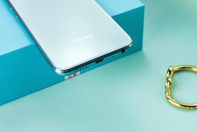 毕业季,千元潮美旗舰机型荣耀9i 带你激情四射