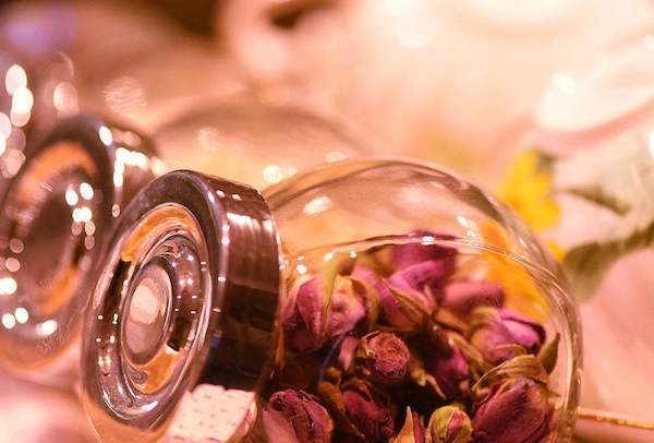 她在网上卖花草茶,门外汉变内行人,生意蒸蒸日