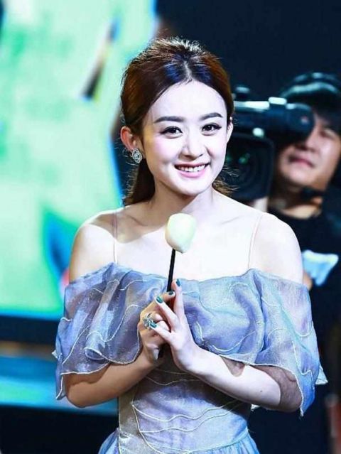 赵丽颖取关黄斌两人疑似已闹僵,产后晒美食努