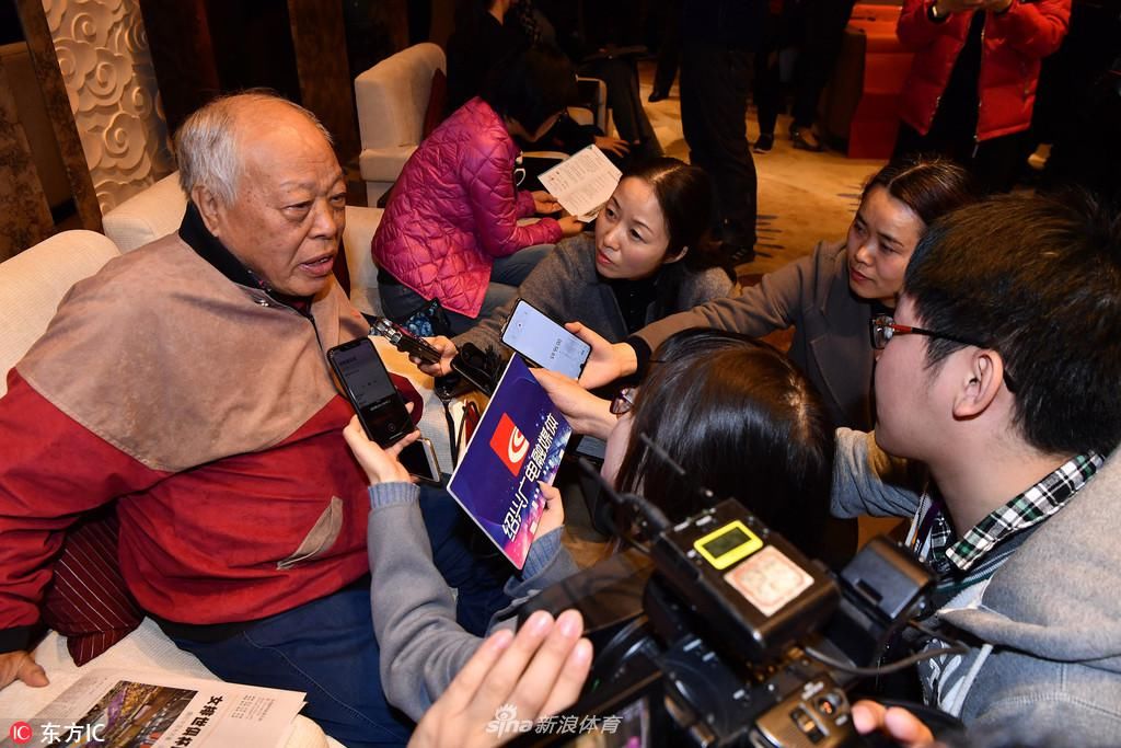 新时代传承弘扬女排精神座谈 陈忠和魏秋月魏