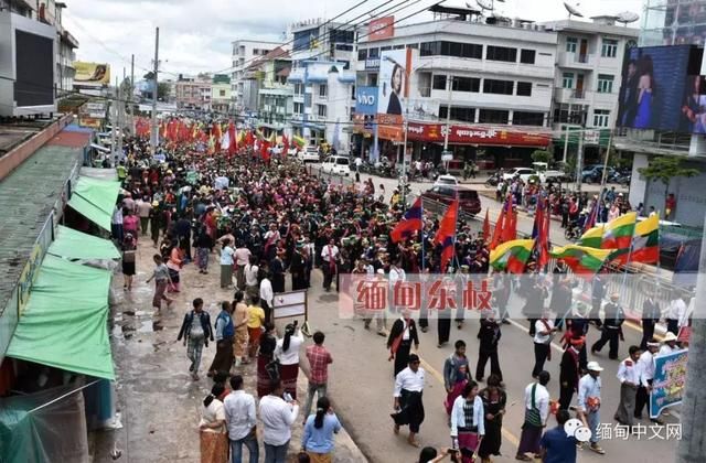 缅甸东枝16000人齐聚，原因与军队有关!