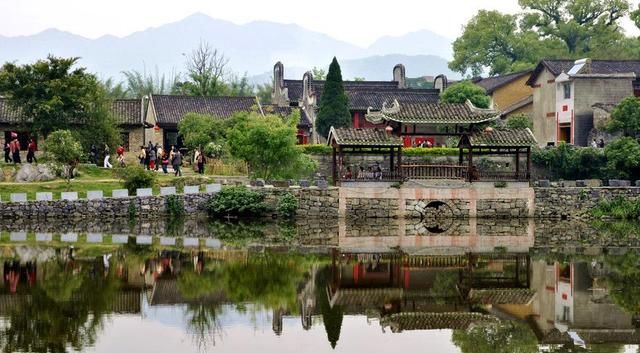 这一座千年古镇，门票收费100块，去过的人评价褒贬不一