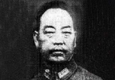 他是五次叛变的大汉奸,诱占团长的娇妻,陈毅派