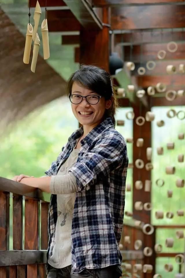 在麦田与山谷之间,有个女孩弄了个文艺的小院