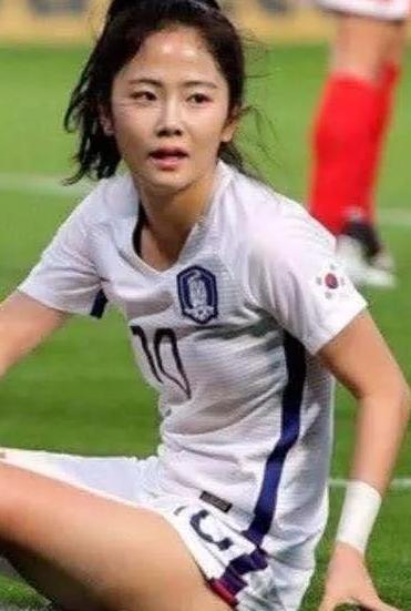 中韩女足爆发冲突时,劝架的韩国7号队员是谁?