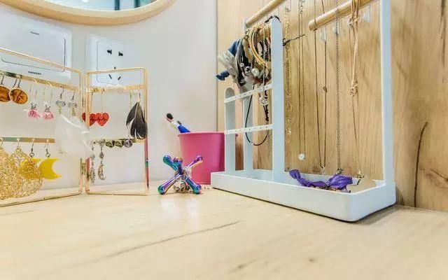 头一次见墙面这样刷漆的,70平小户型装修出来