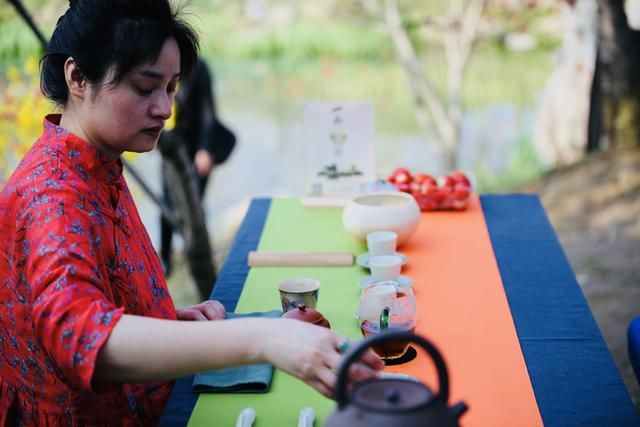 太湖鼋头渚夜赏樱花游园会:一场视觉与听觉的“饕餮盛宴”