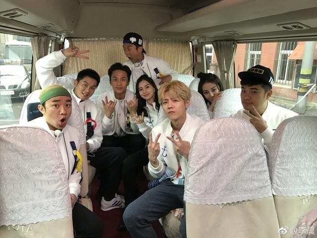 y产后首归《奔跑吧》,李晨三个字破迪丽热巴离