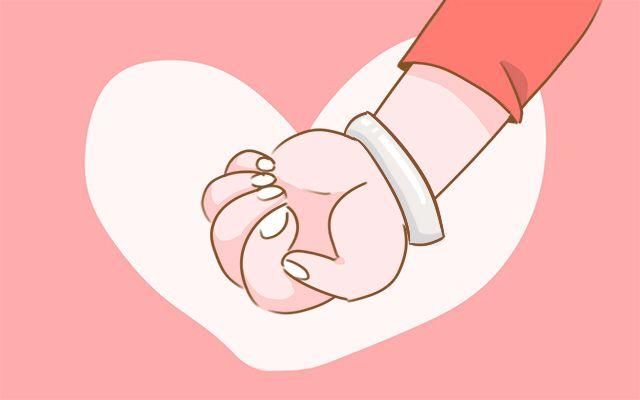 给宝宝带银镯子的赶紧摘了,对孩子可能有这3点