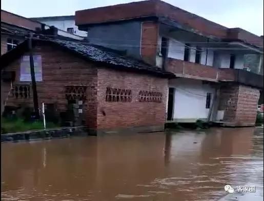 赣州各县持续暴雨，赣县挺住！上犹不哭！南康加油！