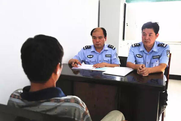 湖南汉寿公安:交警大队门口 抬尸堵门 事件两嫌