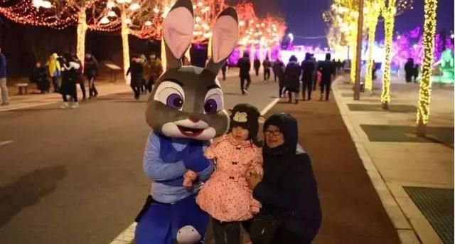 我在唐山 欢喜过年 走！约上小伙伴，到南湖景区看灯展去！