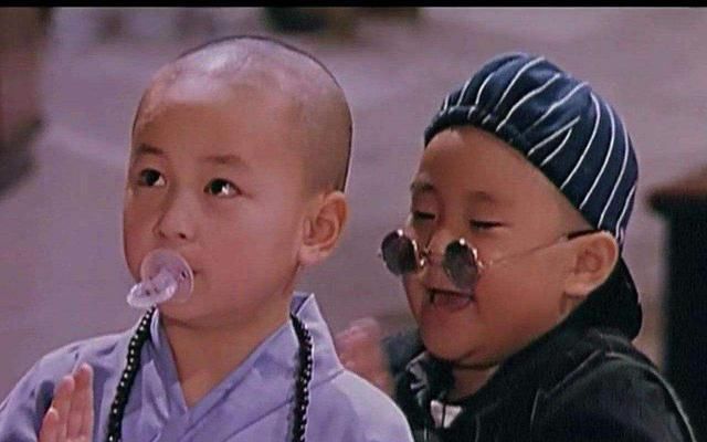 释小龙吴孟达国庆晒合照，童年回忆一个长大成人，一个是真老了！