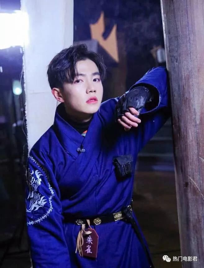 粉丝手撕芒果节目组P遗照侮辱日韩明星，看到导演的道歉声明，吃