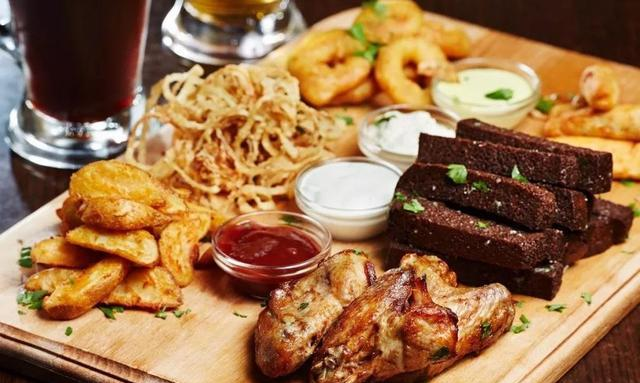 外国人喝酒有下酒菜么, 都是什么菜?