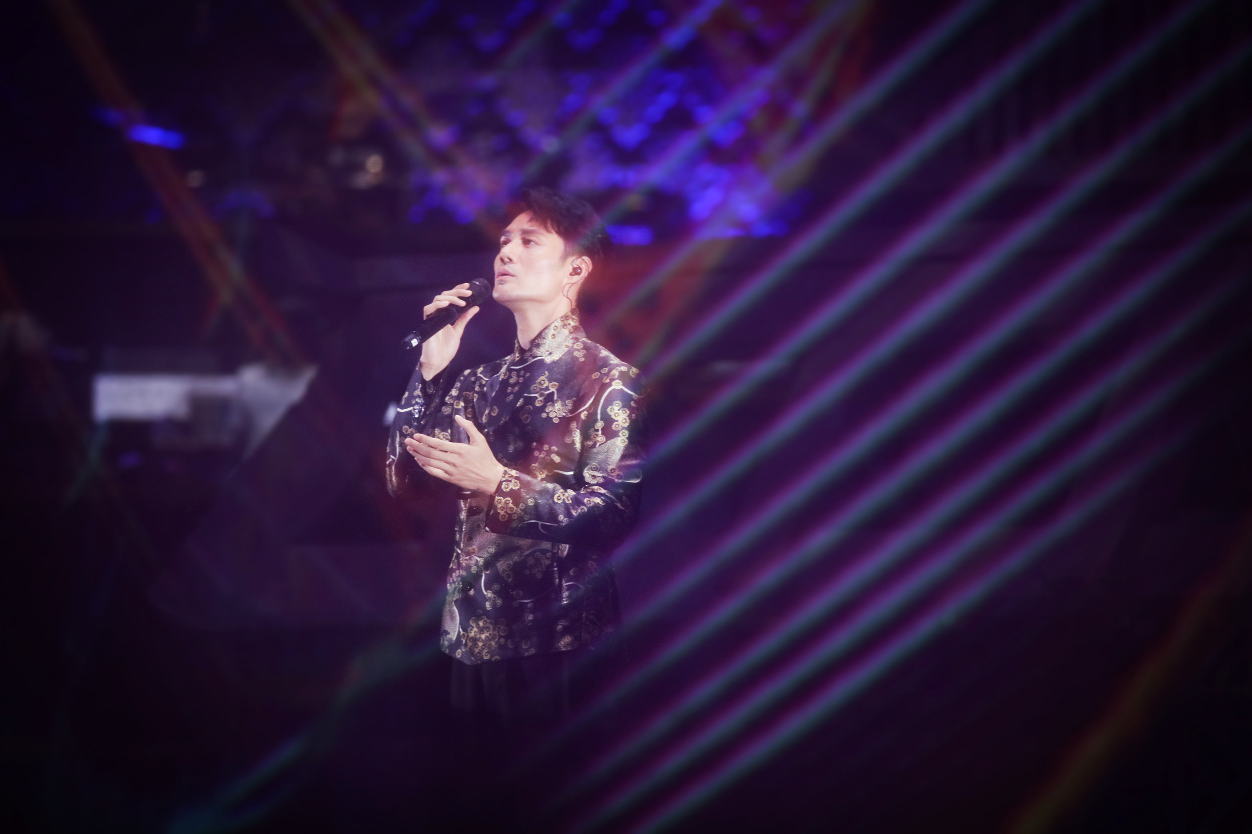 《跨界歌王》总决赛冠军诞生，王凯、吴秀波、宁静分获冠亚季军