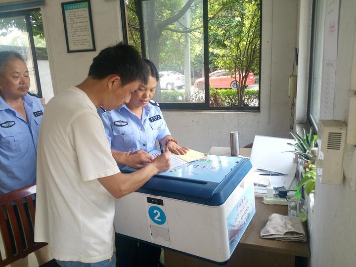 快递送到村民家门口 新昌全域发展客运+物流