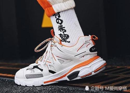 最近火了一种穿搭:老爹鞋+堆堆袜,不露脚踝才