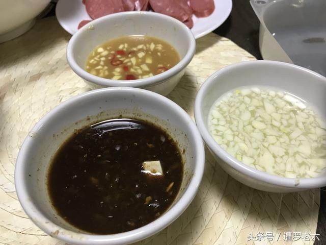 在芭堤雅过新年，泰国亲戚下厨做了一桌“年夜饭”，鱼咋不刮鳞？