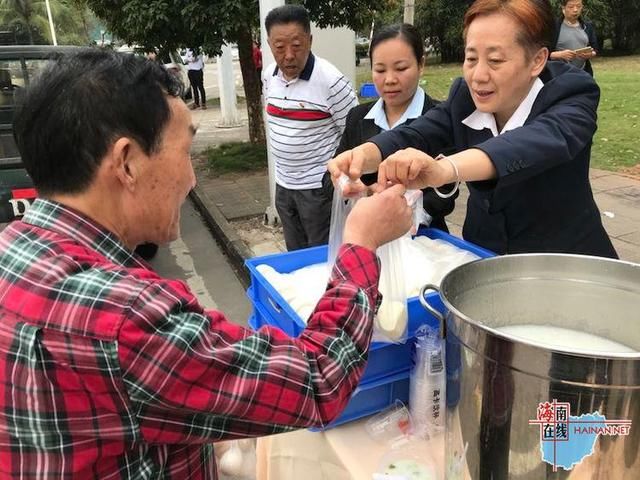 海口加大对滞留旅客应急物资投放量 全面保障“回家路”