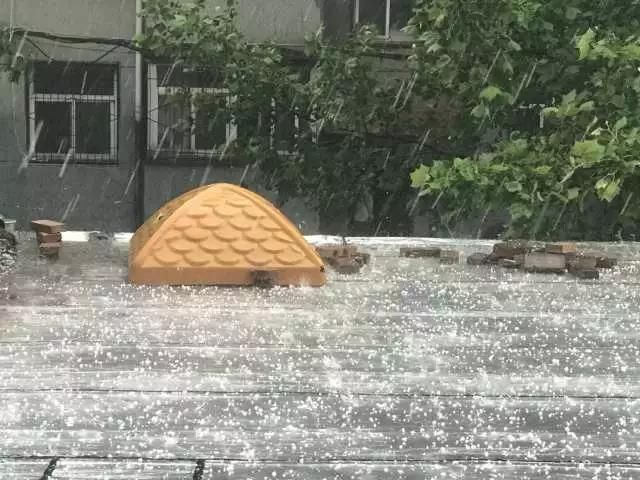 冰雹、雷雨、大风，河北7市遭突袭，今晚强对流天气继续！