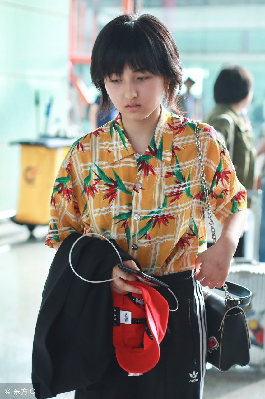 张子枫真是不会打扮自己,与迪丽热巴、关晓彤